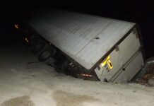 Κοζάνη: Η στιγμή που νταλίκα "βουλιάζει" σε δρόμο – Η εξήγηση του οδηγού για το μεγάλο λάθος