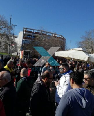 Κομοτηνή: Εικόνες από τη συγκέντρωση κατά της επίσκεψης Ερντογάν – Πανό, σημαίες και συνθήματα