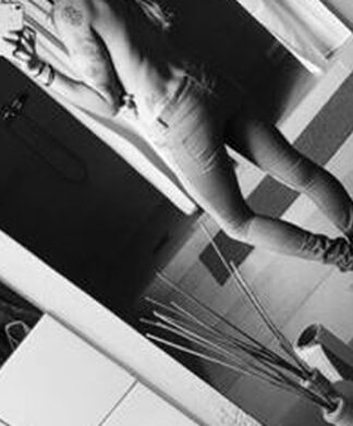 Γνωστή Ελληνίδα ποζάρει topless μετά τον χωρισμό της