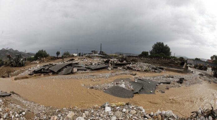 Η κακοκαιρία «έκλεισε» δρόμους σε Ροδόπη, Δράμα και Αιτωλοακαρνανία – Πού χρειάζονται αλυσίδες