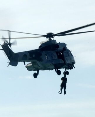 Αγωνία στον παγωμένο Όλυμπο. Και Σούπερ Πούμα στη δύσκολη επιχείρηση διάσωσης των δύο ορειβατών