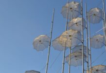 Θεσσαλονίκη: Ζημιές από τον δυνατό αέρα στις «Ομπρέλες» του Ζογγολόπουλου