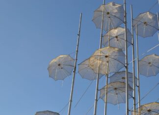 Θεσσαλονίκη: Ζημιές από τον δυνατό αέρα στις «Ομπρέλες» του Ζογγολόπουλου