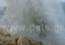Πάρος: Τα κύματα "έπνιξαν" την Παροικιά.