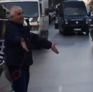 Αντιεξουσιαστές τα έβαλαν με ηλικιωμένο που φώναζε συνθήματα για τη Μακεδονία (ΒΙΝΤΕΟ)