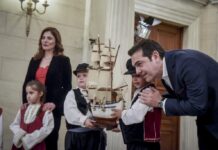 Ο μπαμπάς Αλέξης Τσίπρας: Τα παιδιά, το πρωινό ξύπνημα και η ατάκα του… βενιαμίν