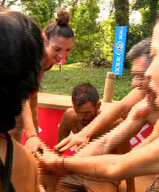 Survivor 2: Ο Μουρούτσος και το σύνθημα για την κόρη του Έλενα και την αγαπημένη του, Λαουρίτα!