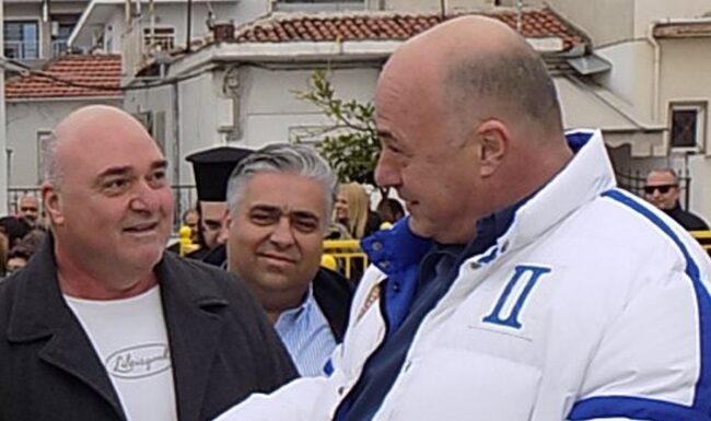 Βόλος: Ο Μπέος παρουσίασε τον αδερφό του από την Αμερική – Μοιάζουν σαν δυο σταγόνες νερό