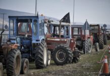 Φλώρινα: Αυξάνονται τα τρακτέρ στην εθνική οδό – "Βάζουν ταφόπλακα στον κλάδο της γεωργίας".