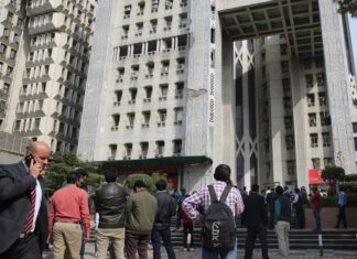 Σεισμός στο Αφγανιστάν προκάλεσε έναν θάνατο στο Πακιστάν και τρόμο στην Ινδία.