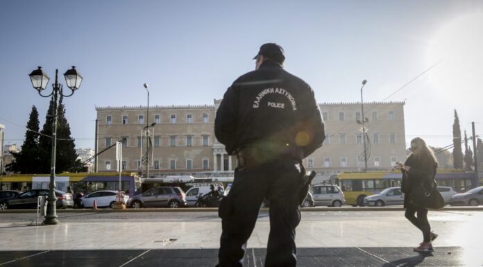 Γυναίκα υπάλληλος της Βουλής πρωταγωνίστρια σε επεισόδιο με αστυνομικούς