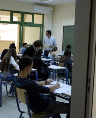 Ωράριο εκπαιδευτικών: Όλη η εγκύκλιος – Στο σχολείο και πέρα από τις ώρες διδασκαλίας