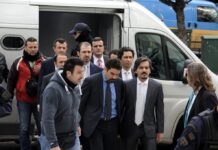 Βόμβα Κοντονή: Ανοιχτό το ενδεχόμενο να δικαστούν στην Ελλάδα οι 8 Τούρκοι για το πραξικόπημα.
