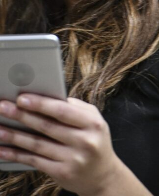 Αλεξανδρούπολη: Τα μηνύματα στο κινητό της ανήλικης πρόδωσαν τον βιασμό της