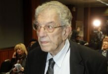 Πέθανε ο καθηγητής Βασίλης Φίλιας