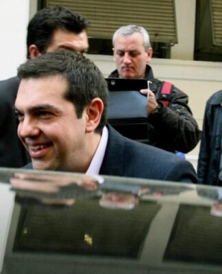 Επίσκεψη με νόημα του Αλέξη Τσίπρα στο Λιμενικό