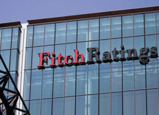Fitch: Αναβάθμιση της Ελλάδας σε "Β" από "Β-".