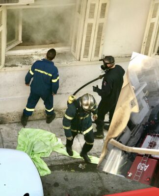 ΠΕΙΡΑΙΑΣ: Μεγάλη φωτιά σε σπίτι στην Παλιά Κοκκινιά – Άμεση σωτήρια επέμβαση της Πυροσβεστικής
