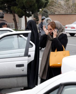 Ιράν: Δεν βρίσκουν τα συντρίμμια του αεροπλάνου που συνετρίβη.