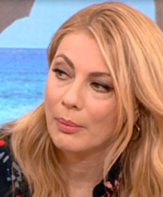 Σμαράγδα Καρύδη: «Δεν θα ήθελα να είμαι μια γριά, με φραπέ και τσιγάρο στο χέρι»