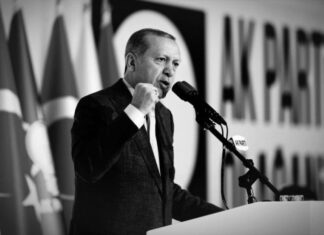 Express: Οι Τούρκοι απειλούν να εισβάλλουν στην Ελλάδα
