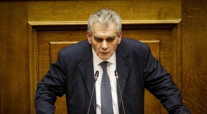 Βουλή: Σκληρές κουβέντες Παπαγγελόπουλου για Σαμαρά – Μίλησε για μαφιόζικες μεθόδους και παρακρατικούς μηχανισμούς