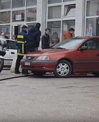 Κιλκίς: Προσπάθησε να κάψει τους υπαλλήλους της ΔΕΗ γιατί του έκοψαν το ρεύμα.