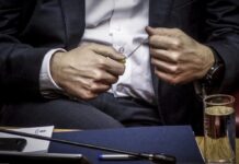 Novartis: Ξανά με τον… καλύτερό του φίλο ο Αλέξης Τσίπρας στην Βουλή.