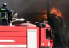 "Στο πόδι" η Πυροσβεστική: Φωτιά σε εργοστάσιο στη Μάνδρα