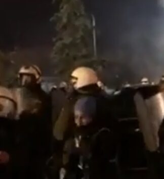 ΠΑΟΚ – Ολυμπιακός: Μπουκάλια και χημικά έξω από την Τούμπα