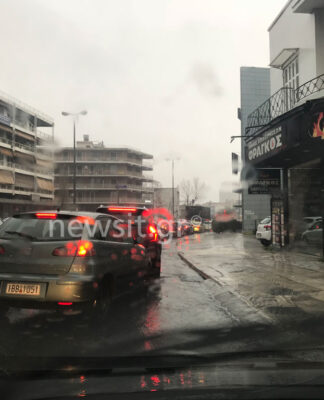 Κίνηση στους δρόμους λόγω βροχής
