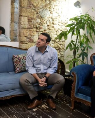 Το τηλεφώνημα Τσίπρα – Αντωνοπούλου πριν την απομάκρυνσή της από την κυβέρνηση – Τι της είπε ο Πρωθυπουργός