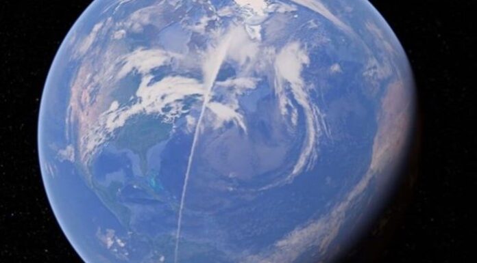 Το Google Earth είδε μια παράξενη λευκή γραμμή 21.000 χιλιομέτρων