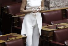 Οριστικό. Μεταγραφή στη ΝΔ με… άρωμα γυναίκας. Αποθέωση Μητσοτάκη, "πυρά" σε Τσίπρα – Βαρουφάκη