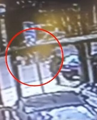 Χανιά: Η στιγμή που μηχανή παρασύρει πεζό σε δρόμο – Το βίντεο ντοκουμέντο του τροχαίου