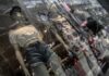 Έσπασαν καταστήματα στην Ερμού. – Άφαντη η Αστυνομία.