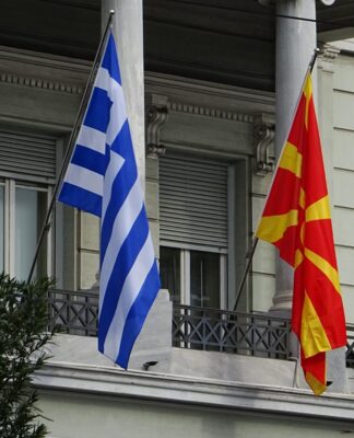Σκοπιανό: Οργισμένη ανακοίνωση του ελληνικού ΥΠΕΞ για τον Επίτροπο Γιοχάνες Χαν