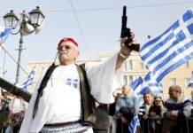 Η φωτογραφία από το συλλαλητήριο που προκαλεί σοκ