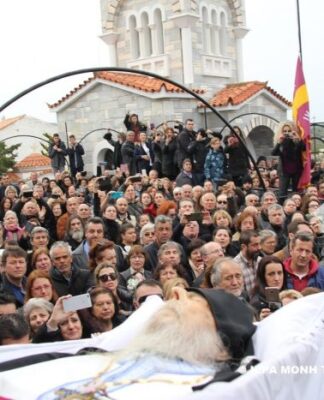 Κοσμοσυρροή στο τελευταίο "αντίο" στον Γέροντα Νεκτάριο Βιτάλη – Παρών και ο Πειραιώς Σεραφείμ