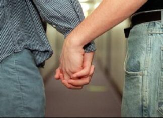 Γόης Αλβανός σπέρνει τον τρόμο στους gay της Αθήνας