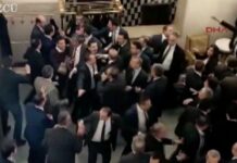 Άγριο ξύλο στην τουρκική Βουλή. Μπουνιές και κυνηγητό