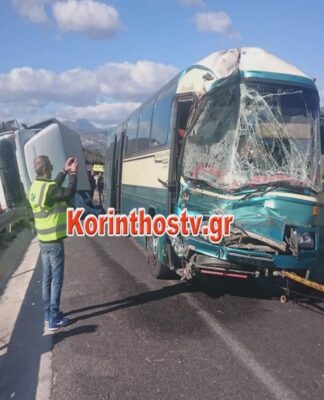 Πελοπόννησος: Τροχαίο στην Κορίνθου Τρίπολης με 3 τραυματίες – Σύγκρουση λεωφορείου με φορτηγό