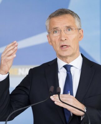 Αρνείται να πάρει θέση ο Στόλτενμπεργκ για τους Έλληνες στρατιωτικούς – "Βρείτε τα μόνοι σας"