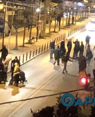 Καλαμάτα: Φοβερό τροχαίο με τη μηχανή να κόβεται στα δύο – Έτσι σώθηκαν οι ζωές τους.