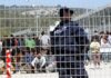 Λέσβος: Κόλαση στη Μόρια με 8 τραυματισμένους αστυνομικούς – Επεισόδια με φωτιές και άγριο ξύλο.
