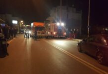 Πάτρα: Σοβαρό τροχαίο στην Οβρυά – Έπεσε πάνω σε φορτηγό.