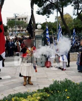 Αίγιο: Πυροβόλησε με καριοφίλι και πέτυχε φωτογράφο – Απίθανα πράγματα πριν την παρέλαση