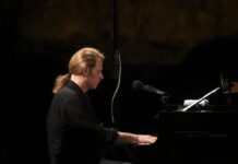 Η πασίγνωστη μουσική σκηνή δεν έκοβε αποδείξεις – Τα πάνω κάτω στις εμφανίσεις του Στέφανου Κορκολή.