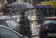 Καιρός: Έκτακτο δελτίο επιδείνωσης. Καταιγίδες και χαλάζι "βουλιάζουν" το ανοιξιάτικο σκηνικό