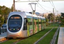 Λεωφορείο συγκρούστηκε με τραμ στo Νέο Κόσμο